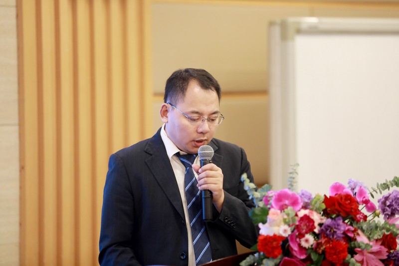 格力智能装备总经理助理、技术总监张天翼介绍装备新品